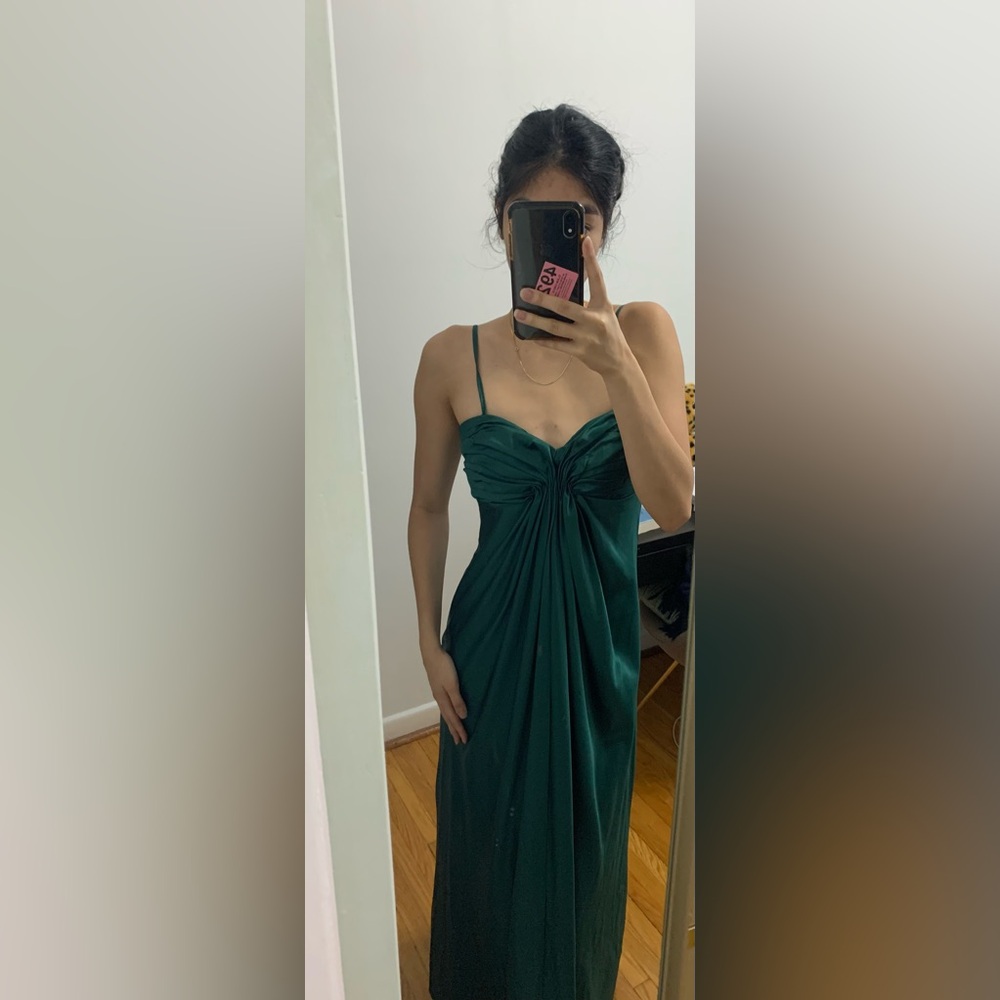 Elegant Green Spaghetti Strap Dress - Picture 3 of 3